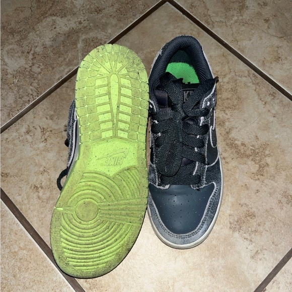 NIKE DUNK LOW SE (GS)-IRON GREY/PHANTOM-GHOST GREEN - Picture 3 of 3